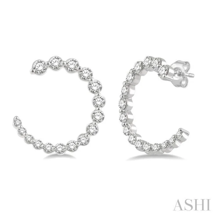 Women’s affordable earrings-3/4 Ctw Graduated Round Cut Diamond Open Hoop Earring in 14K White Gold