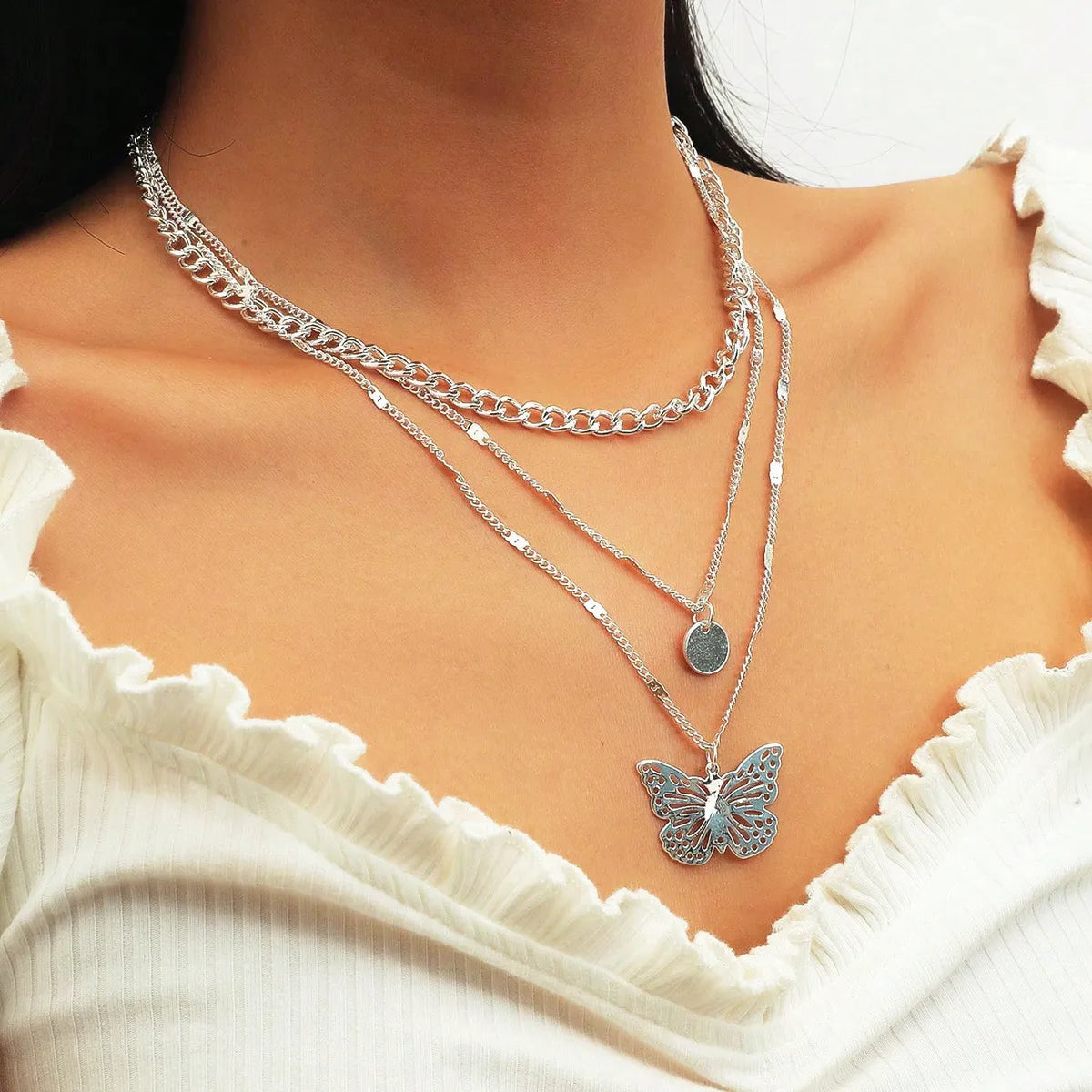 Women’s cute necklaces-Vintage Style Circle Butterfly Ferroalloy Plating Silver Plated Women's Pendant Necklace