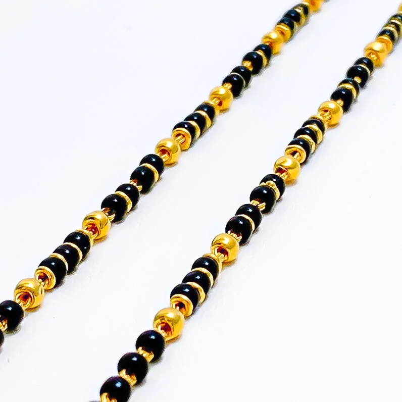 Women’s minimalist bracelets-Tasteful Lovely 22k Gold Black Bead Baby Bracelets