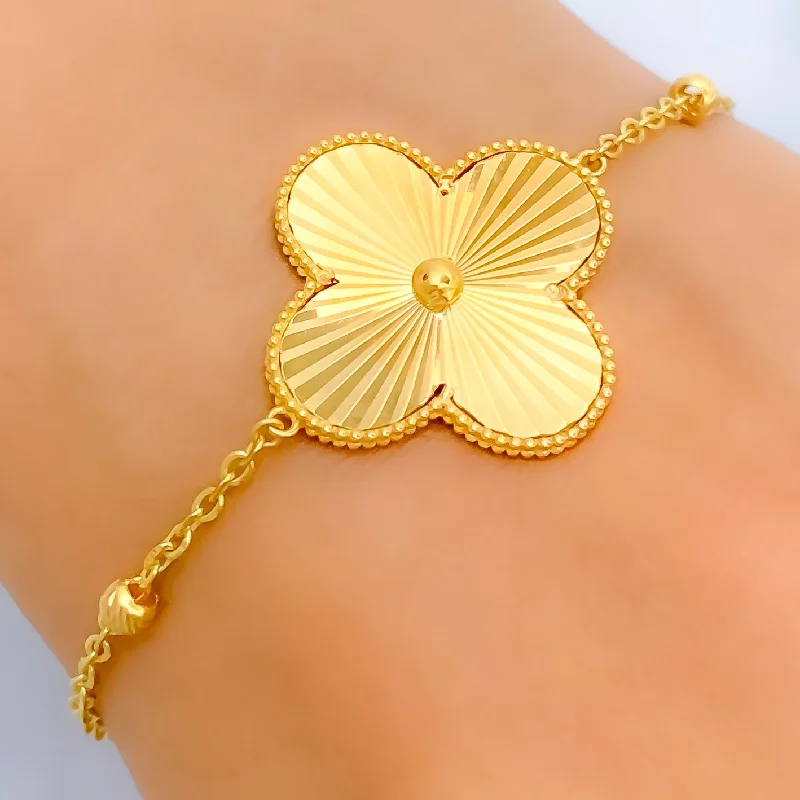 Women’s charm bangle bracelets-Bright Fascinating 21k Gold Clover Bracelet