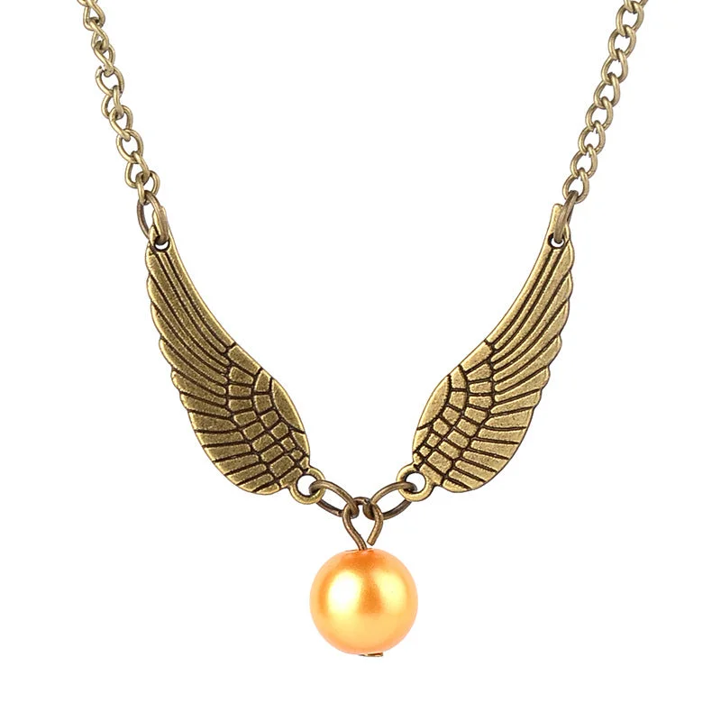 Flying Thief Pearl Necklace Bronze