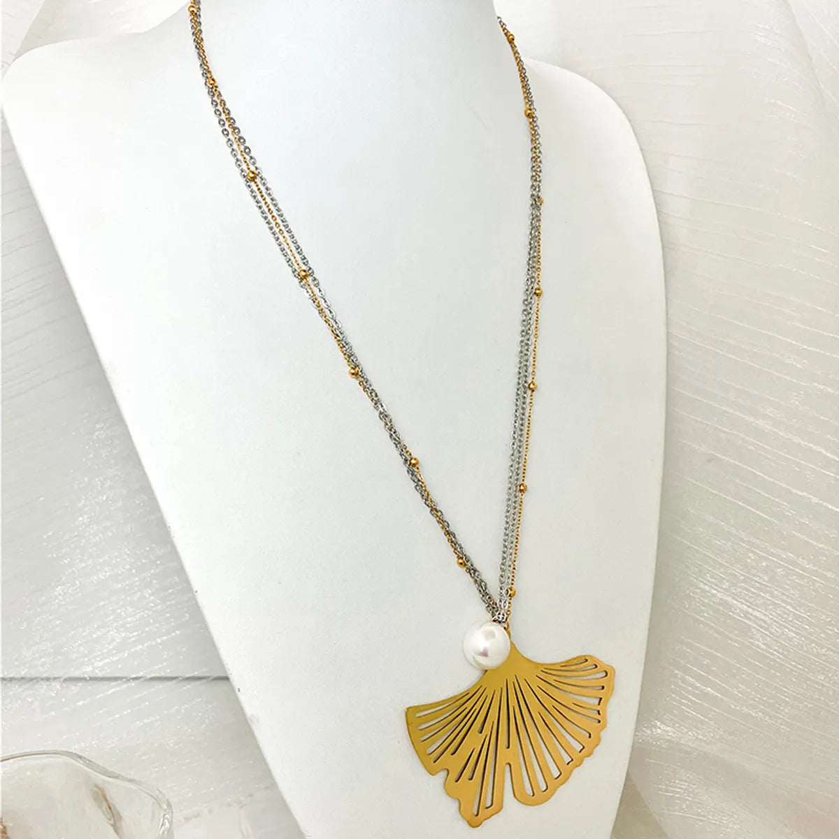 Women’s silver necklaces-Elegant Vintage Style Artistic Ginkgo Leaf Stainless Steel Plating Gold Plated Pendant Necklace