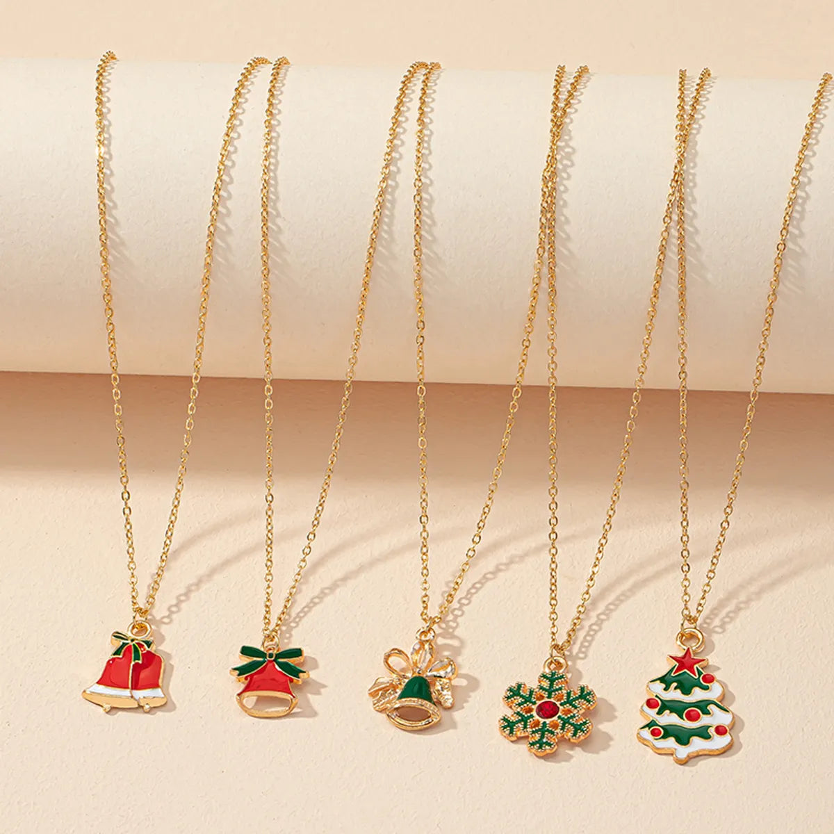 Women’s trendy chain necklaces-Cartoon Style Cute Christmas Hat Christmas Tree Alloy Enamel Plating 14k Gold Plated Christmas Women's Pendant Necklace