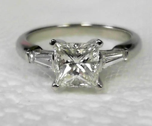 Women’s engagement rings with halo diamonds-Platinum Princess Cut Natural Diamond Ring 1.09 ct VVS2 J GIA New